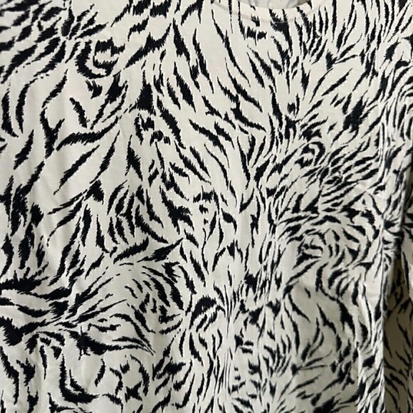 Cache Blouse Size Small Women's Long Sleeve Leopard Print Stretchy White Black - Picture 3 of 4